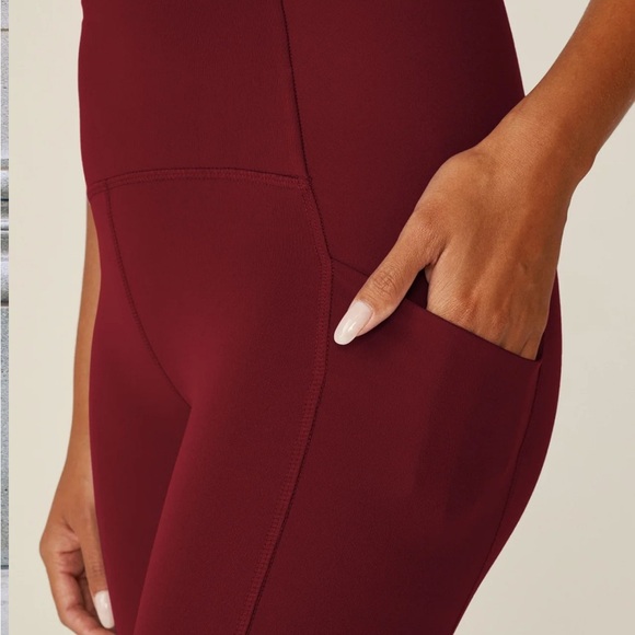 Beyond Yoga Powerbeyond Pocket Midi Legging in Merlot Size XS - Picture 3 of 10